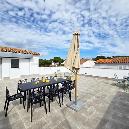 For 10 Persons In L'Escala