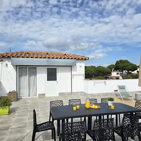 For 10 Persons In * L'Escala