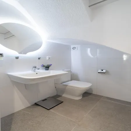 For 10 Persons In L'Escala