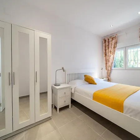 For 10 Persons In * L'Escala