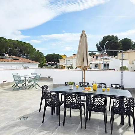 For 10 Persons In L'Escala